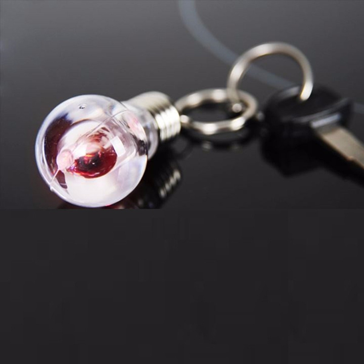 Set 2 móc khóa hình bóng đèn có đèn led phát sáng 7 mầu hiện đại MK11