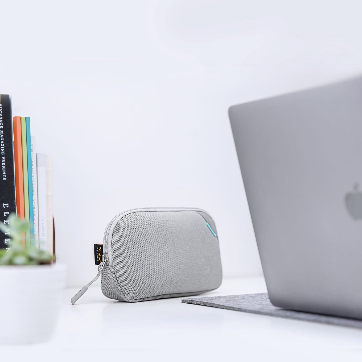 Túi Chống Sốc Laptop TOMTOC A13-C12 Sleeve Kit Dành Cho Macbook 13 inch 360 Protective Kèm Túi Phụ Kiện - Hàng Chính Hãng