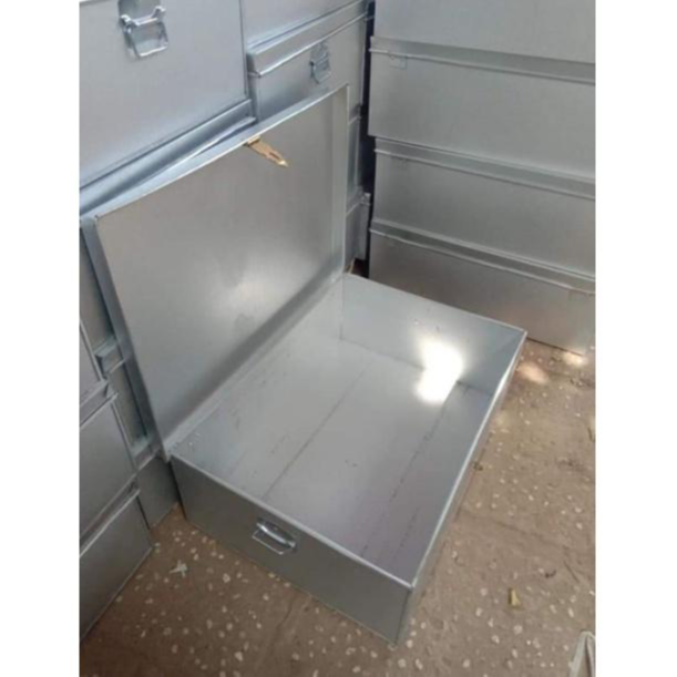 Thùng tôn nhỏ đựng đồ cá nhân, đựng tiền, tặng ổ khóa kt 30x20x15