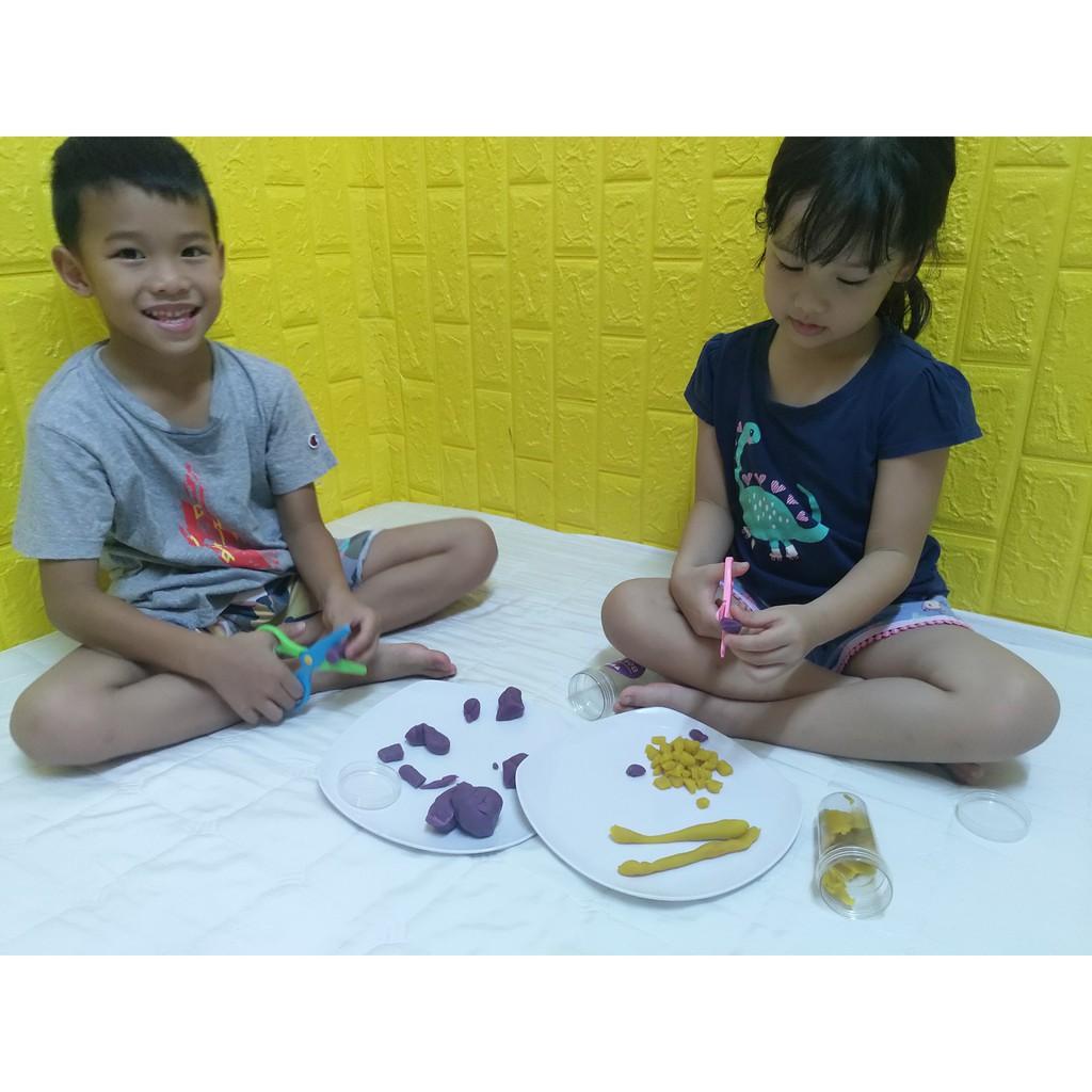 Kéo và Lăn Chuyên Dụng Cắt Bột Nặn Đất Nặn An Toàn (Màu ngẫu nhiên-không bao gồm phụ kiện)
