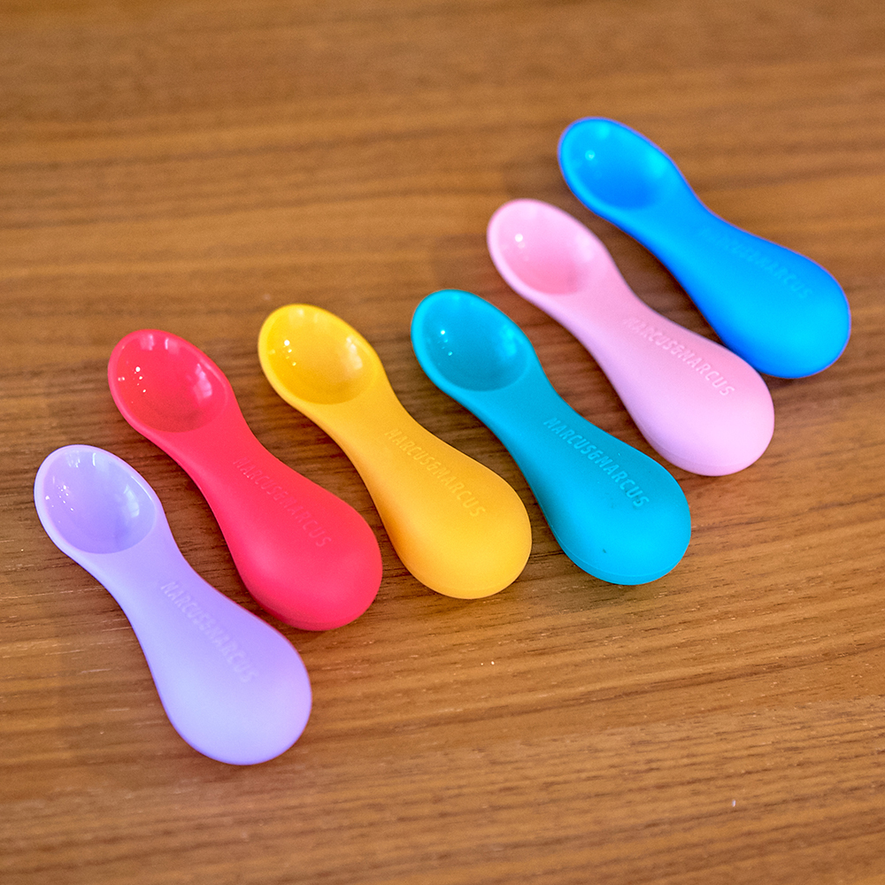 Thìa tập ăn silicon cho bé Palm Grasp Marcus & Marcus, từ 12 tháng