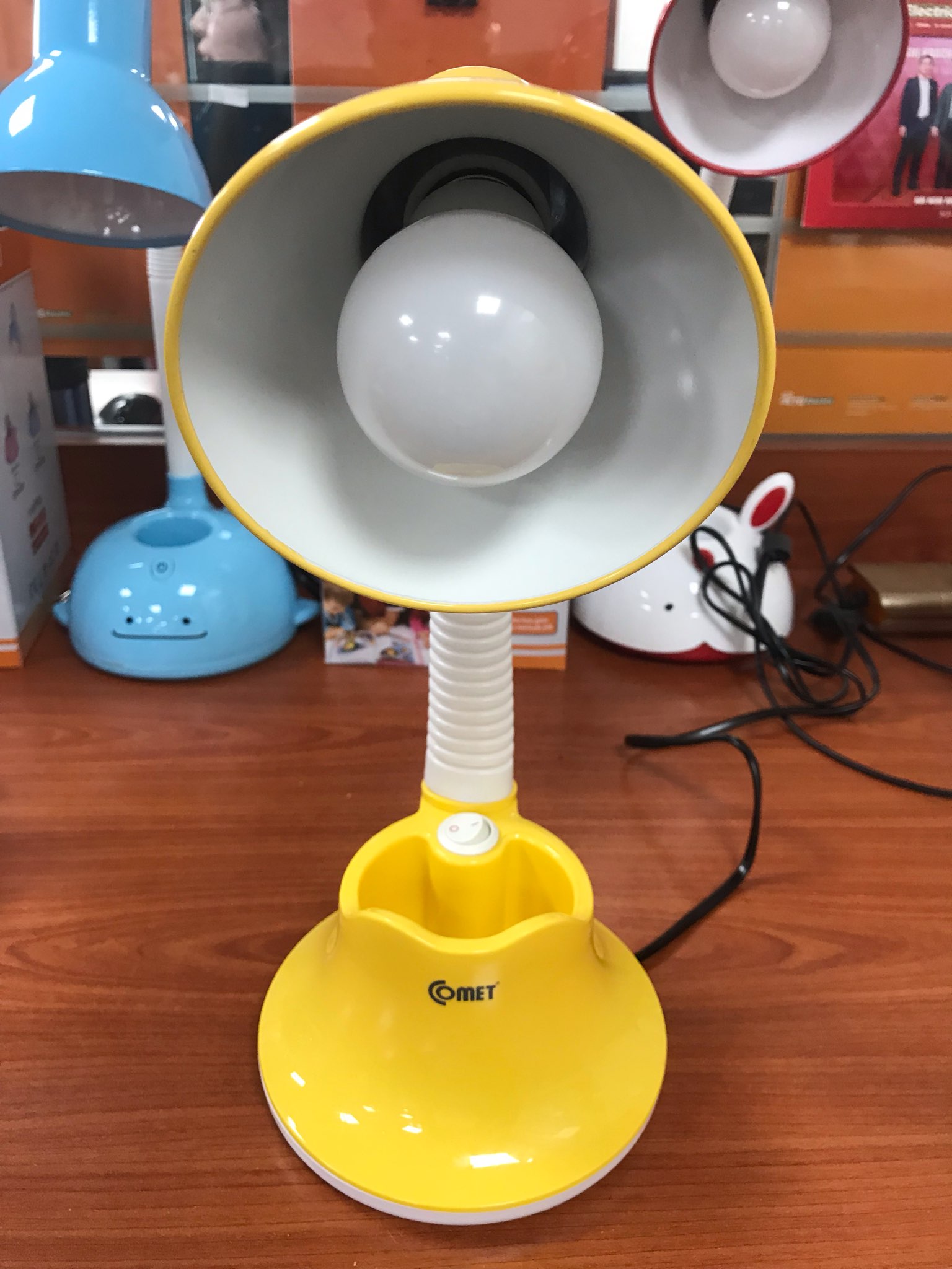 Đèn Bàn Học Sinh Comet CT413