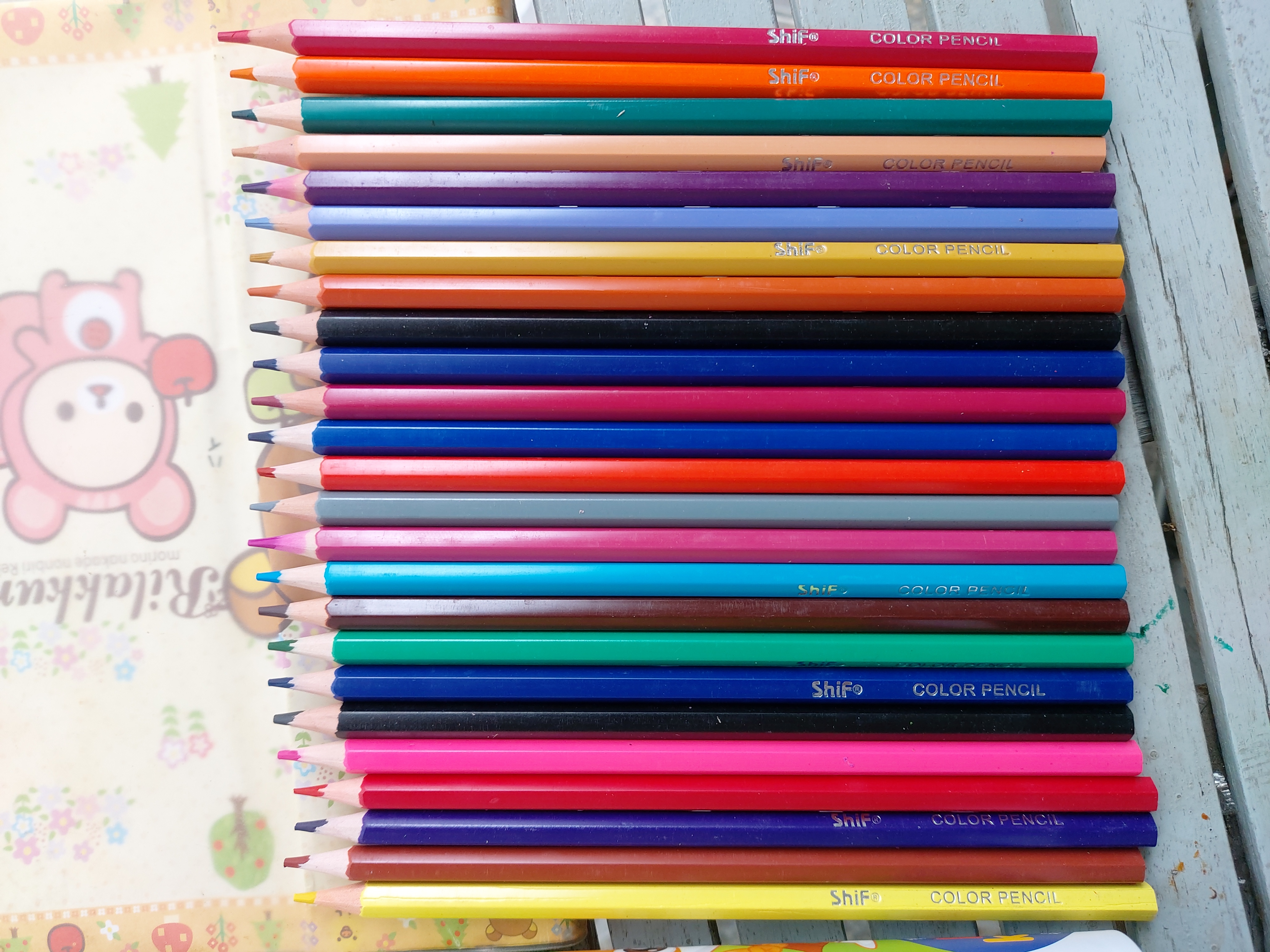 Hộp 24 cây bút chì tô màu