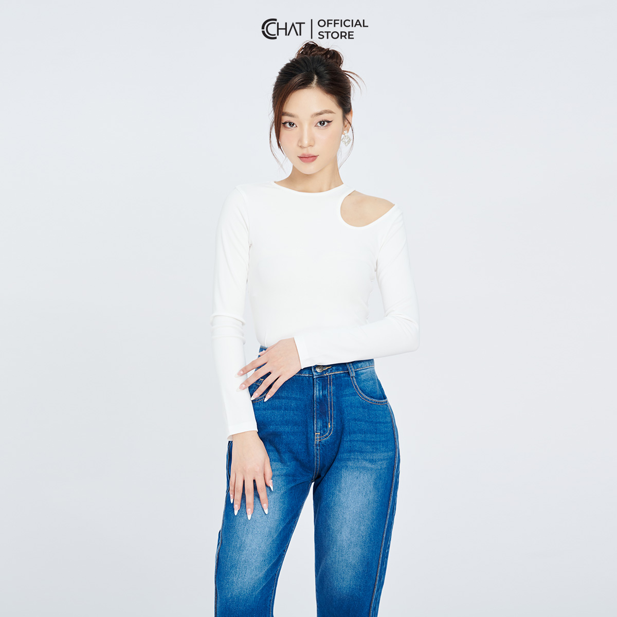 Quần Jeans Nữ  Dáng Baggy Cạp 2 Khuy Phong Cách Trẻ Trung Cá Tính 13GDJ2001BH