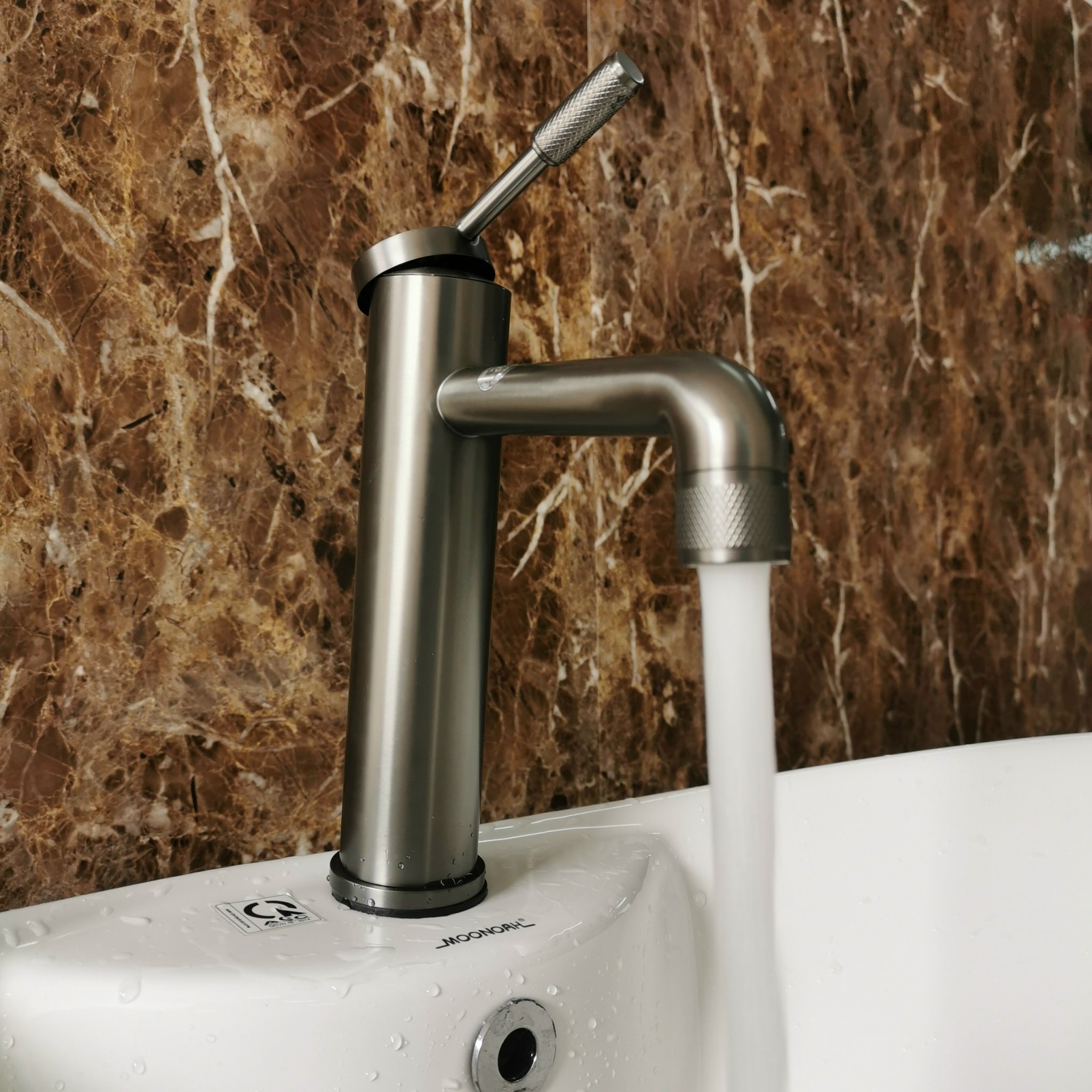 Vòi lavabo nóng lạnh mạ PVD cao cấp