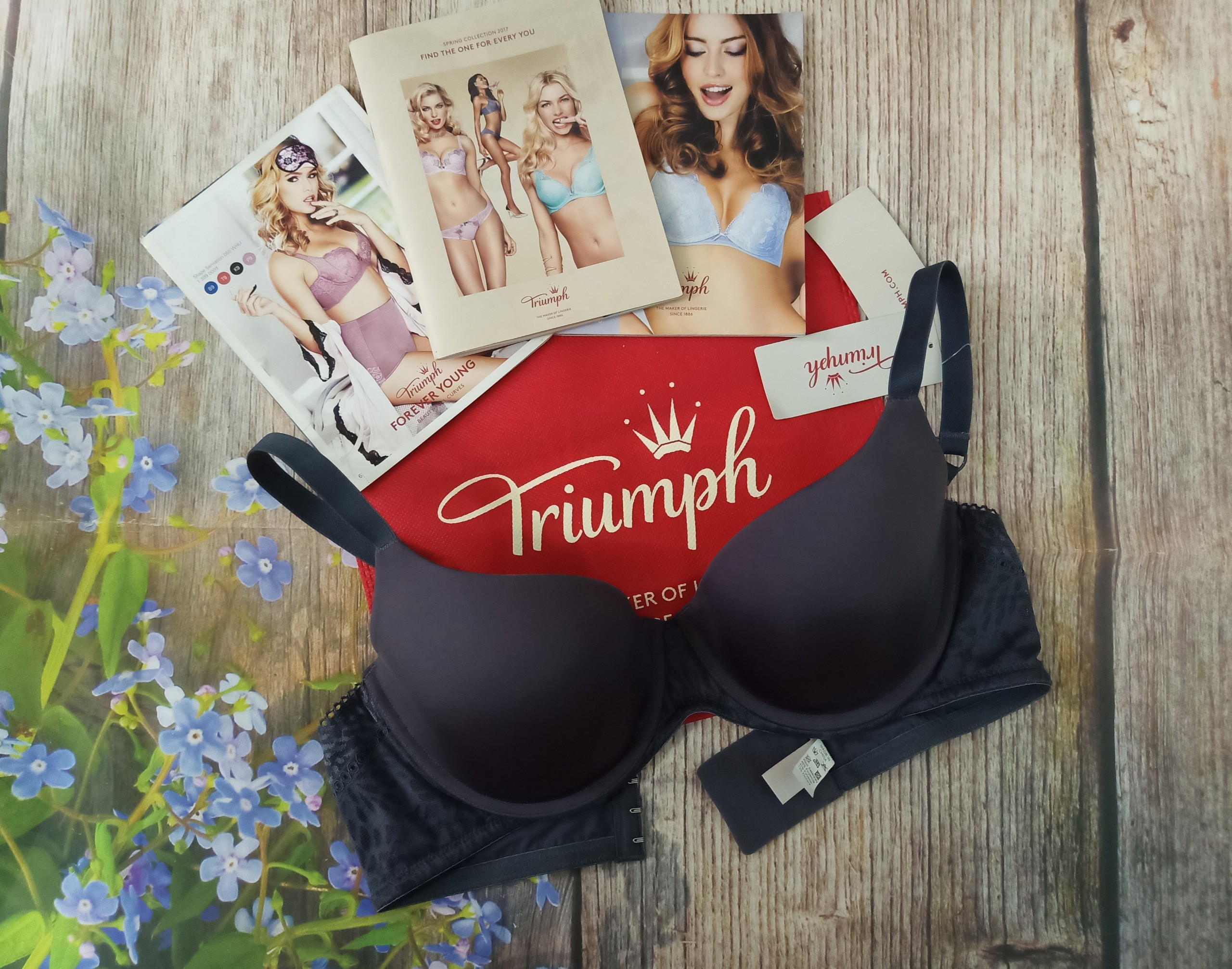 Áo ngực nữ - Áo lót nữ Triumph 7709 có gọng, mút mỏng, ôm nâng đẩy ngực