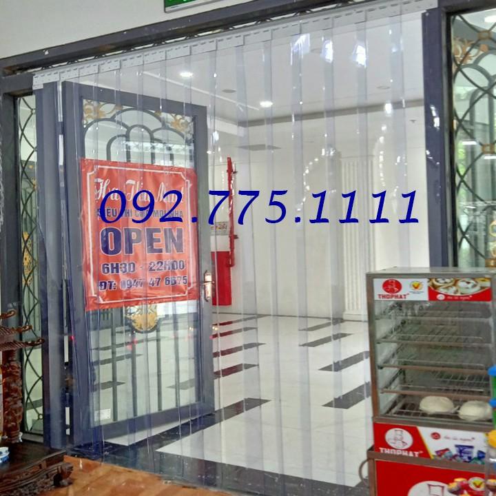 Màn cửa nhựa ngăn lạnh cho các cửa rộng khác nhau.