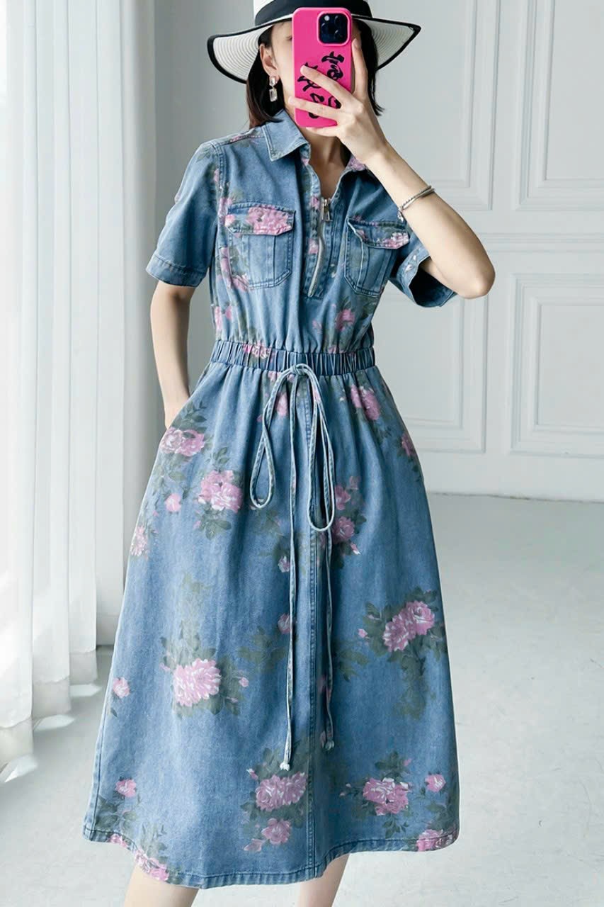 ĐẦM XÒE JEAN IN HOA CỔ SƠ MI DÂY KÉO BO THUN RÚT DÂY