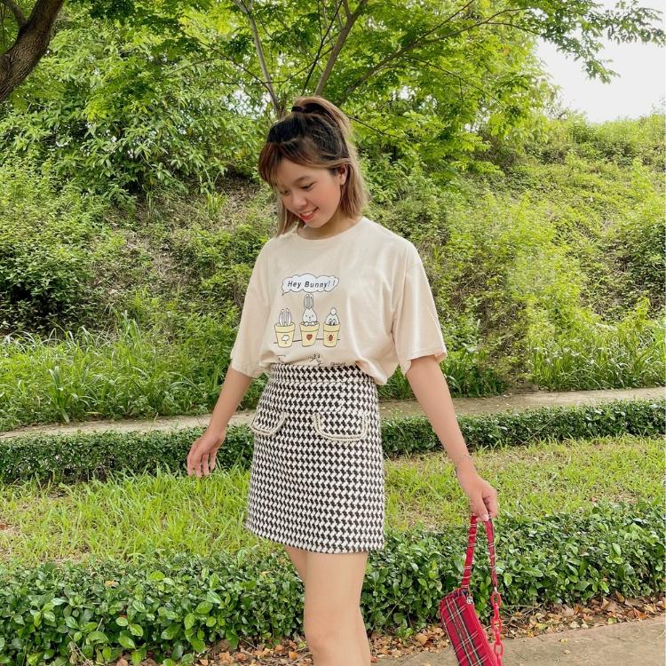 Chân Váy Ngắn Đắp Chéo Phối Nút