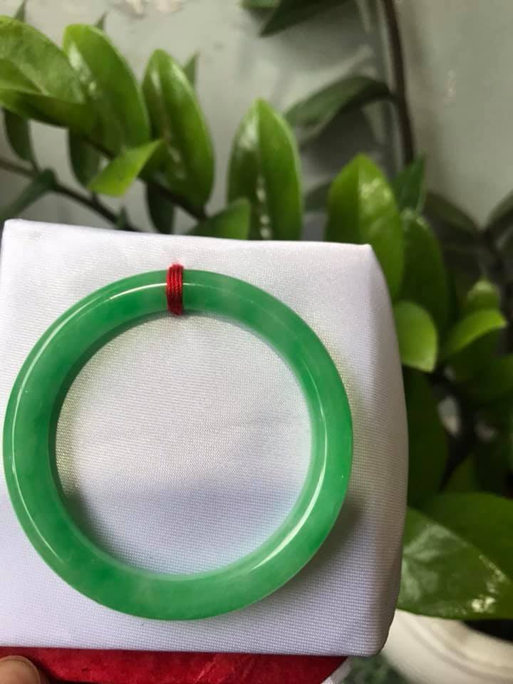 Vòng Tay Phong Thủy Đá Cẩm Thạch Lý B size 48mm x dầy 7,5mm Màu Xanh Lá nhẹ đều vòng đẹp Nữ nữ 35kg - 49kg đeo ạ