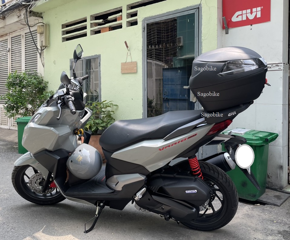 Thùng xe Vario 160, thùng givi B34NT kèm đế M7MN-S có đèn stop