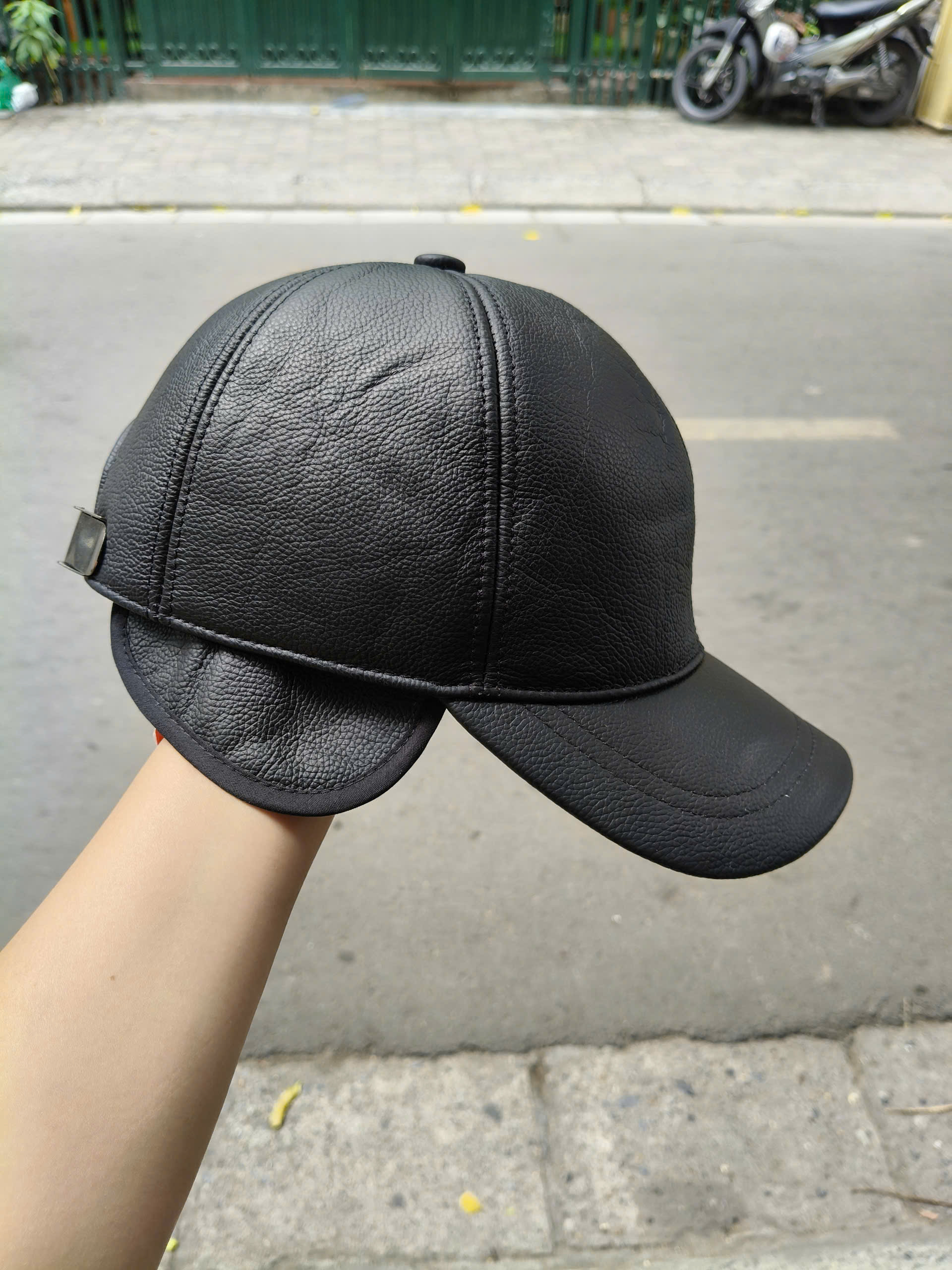 Mũ lưỡi trai nam da bò dập nổi BHY2023 Nón nam da thật có che tai. Phom cứng vừa vòng đầu 56-60cm