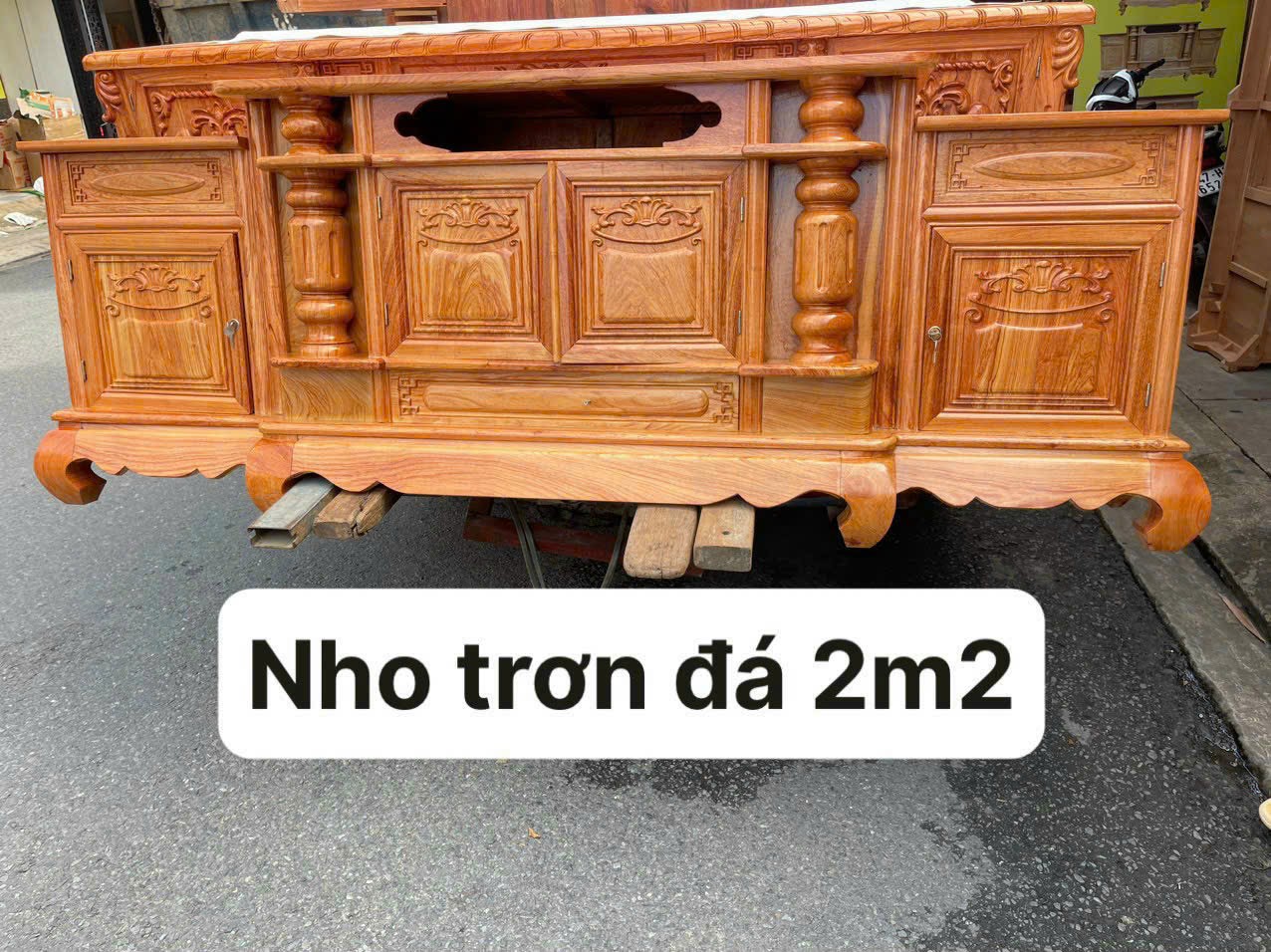 KỆ TIVI CỘT NHO LỒI HƯƠNG,TỦ GỖ TRANG TRÍ PHÒNG KHÁCH CC4