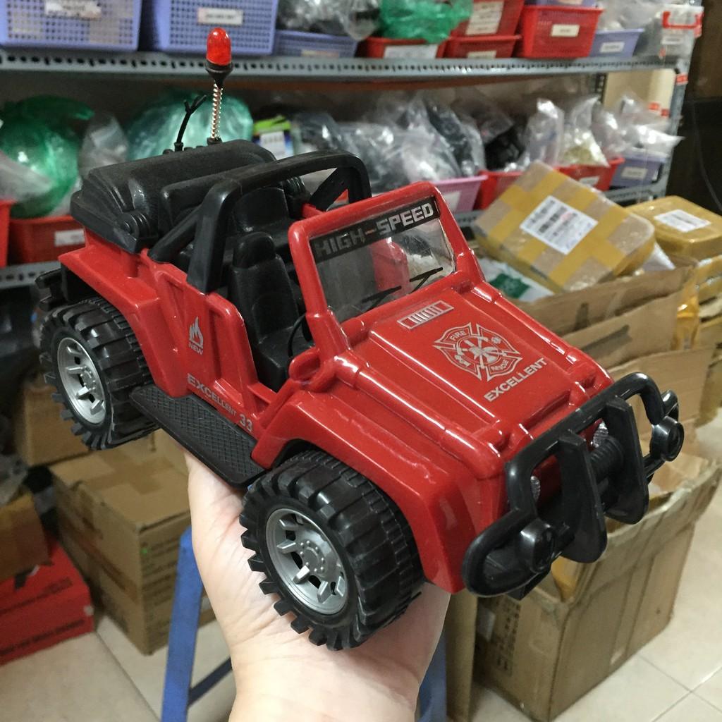 Mô hình Jeep pin thường có nhạc và đèn