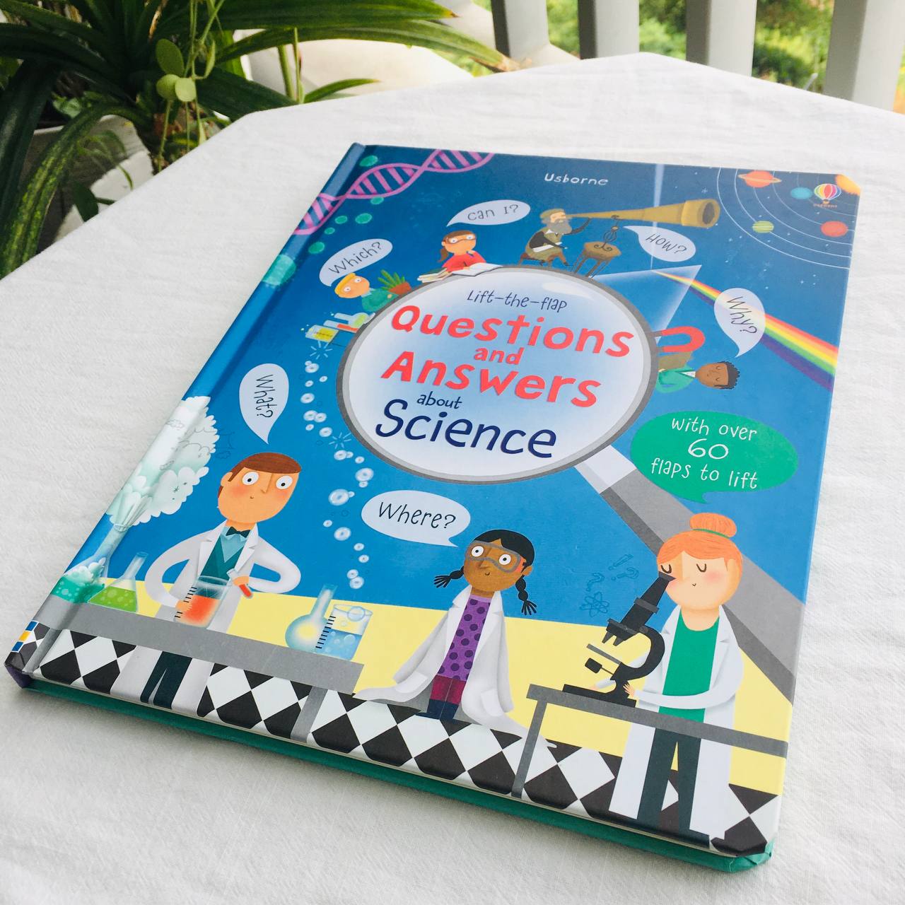 Sách tương tác tiếng Anh - Usborne Lift-The-Flap Questions And Answers About Science