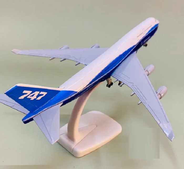 Mô hình máy bay B747 nguyên bản 20cm có bánh xe