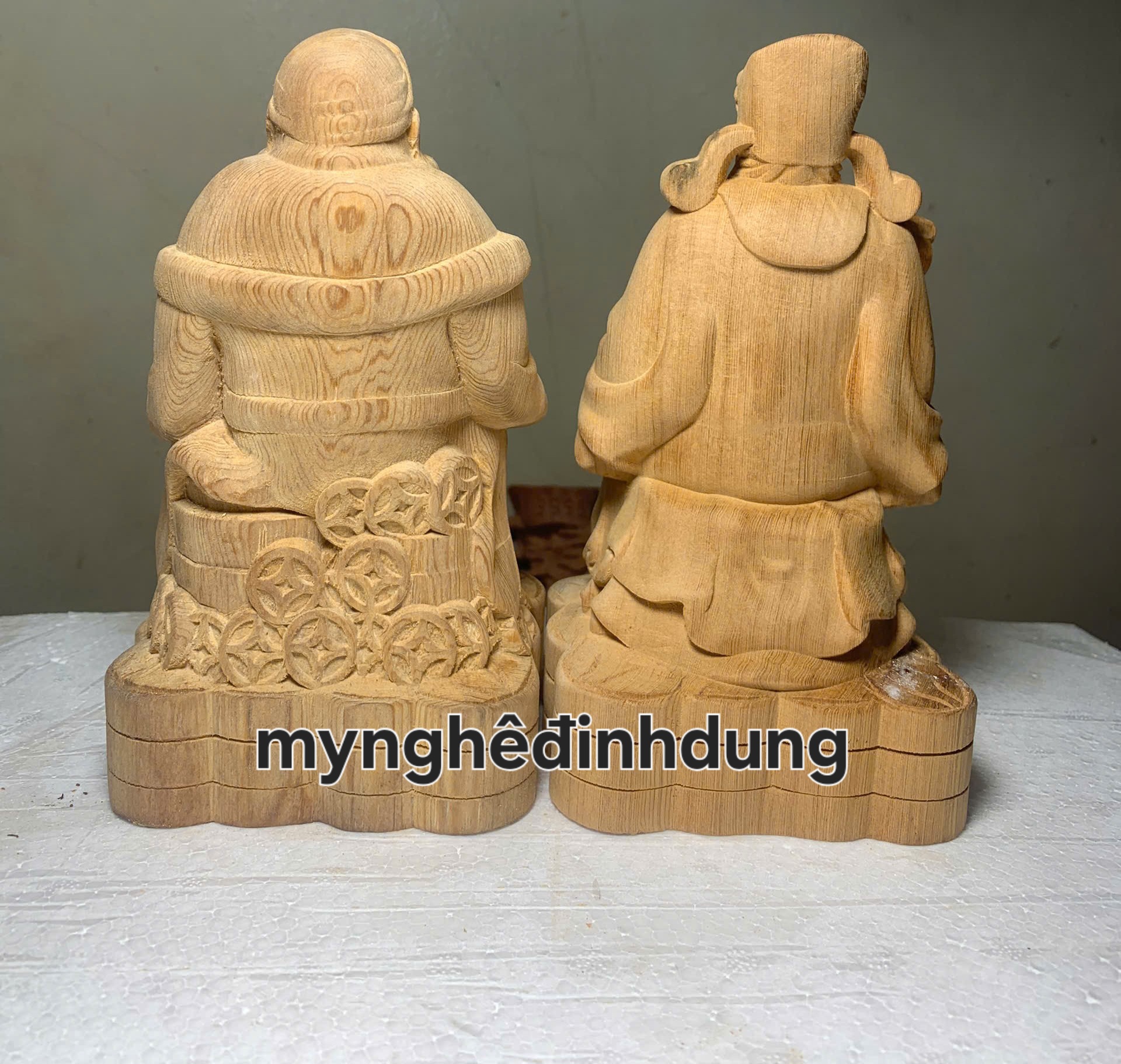 Cặp  thần tài  thổ địa  phong thủy cầu tài lộc bằng gỗ ngọc Am thơm nức cao 20x11x10cm