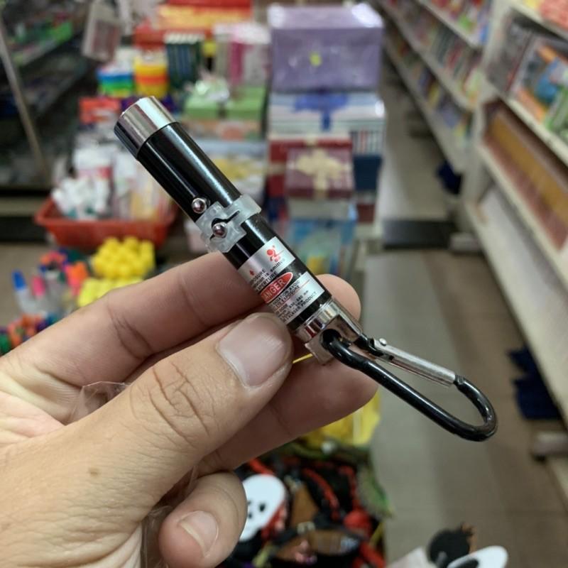 Móc khoá có đèn laser, đèn pin, soi tiề-n gi-ả màu ngẫu nhiên hàng Thái