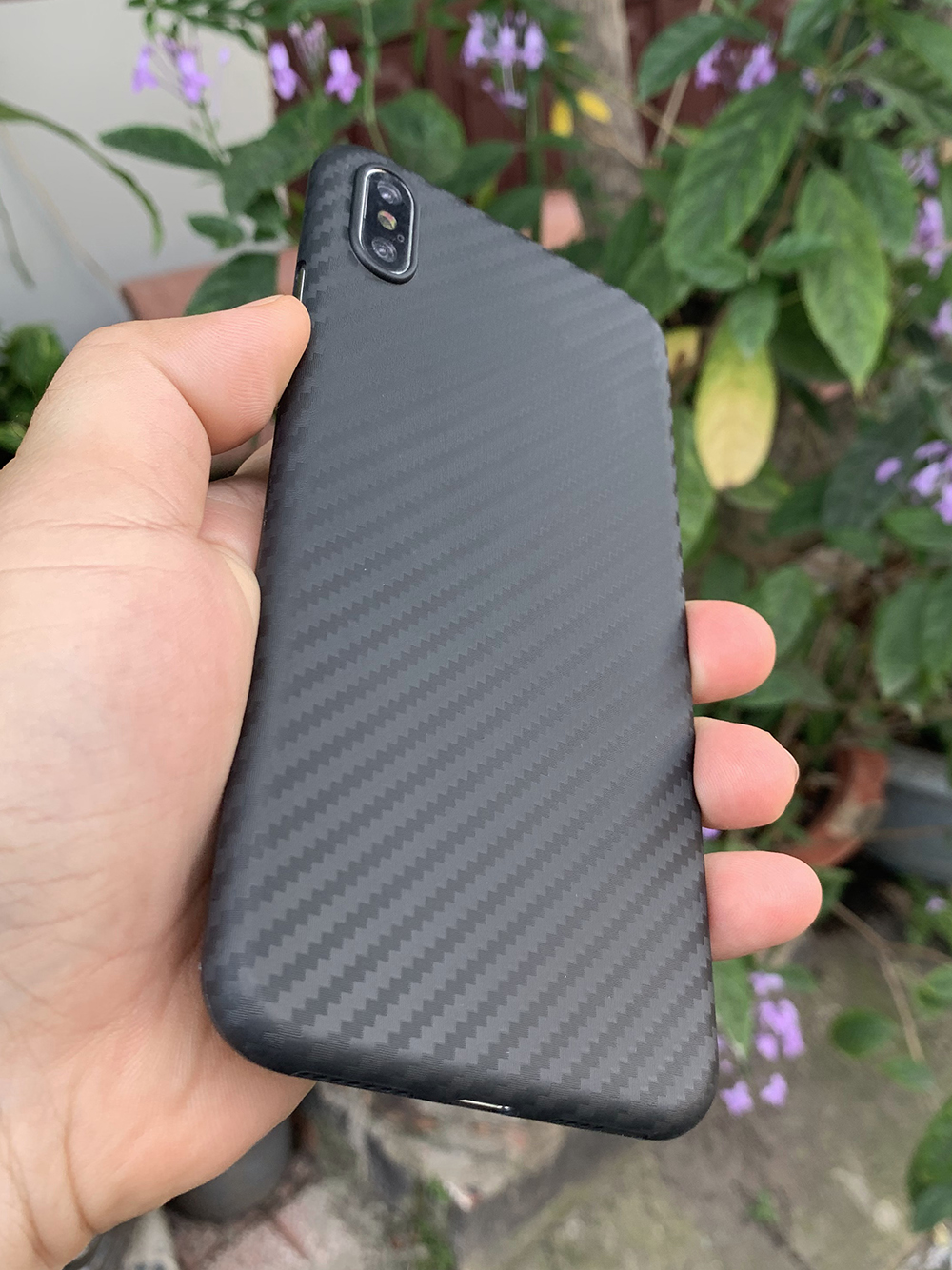 Ốp lưng siêu mỏng, vân carbon dành cho iPhone XS Max - Màu đen