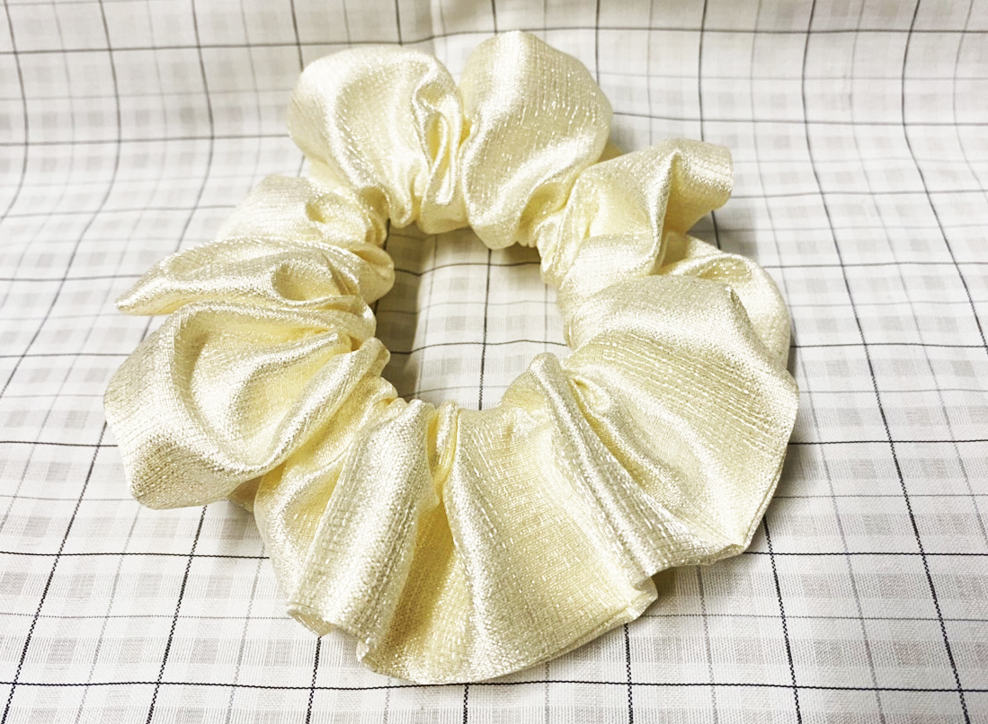 Cột tóc scrunchies vải dày màu vàng ánh kim, đeo cột tóc đều đẹp - loại big size (mẫu mới )