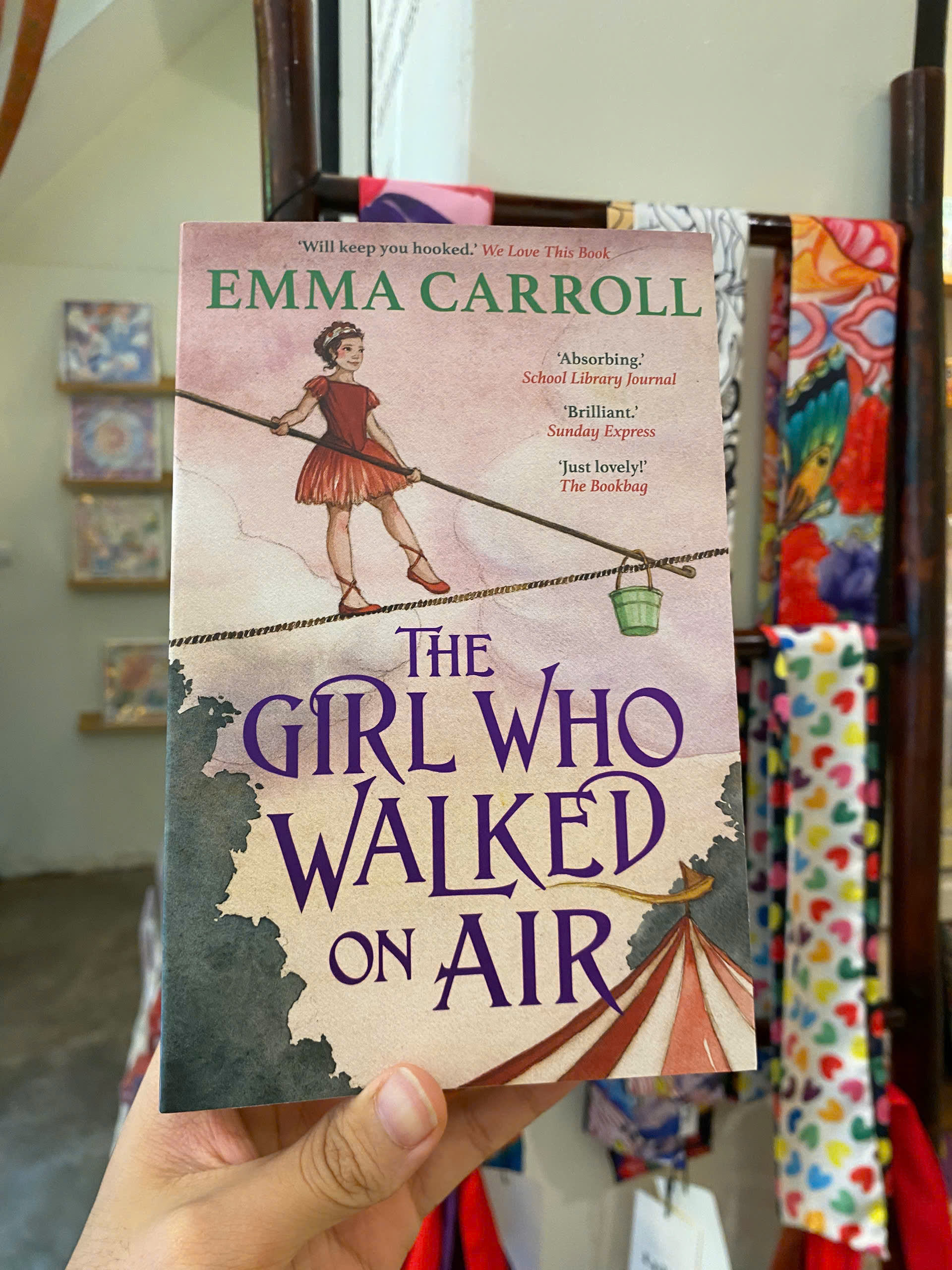 Sách - The Girl Who Walked On Air by Emma Carroll | Children English Novel / Ngoại văn Nhập khẩu