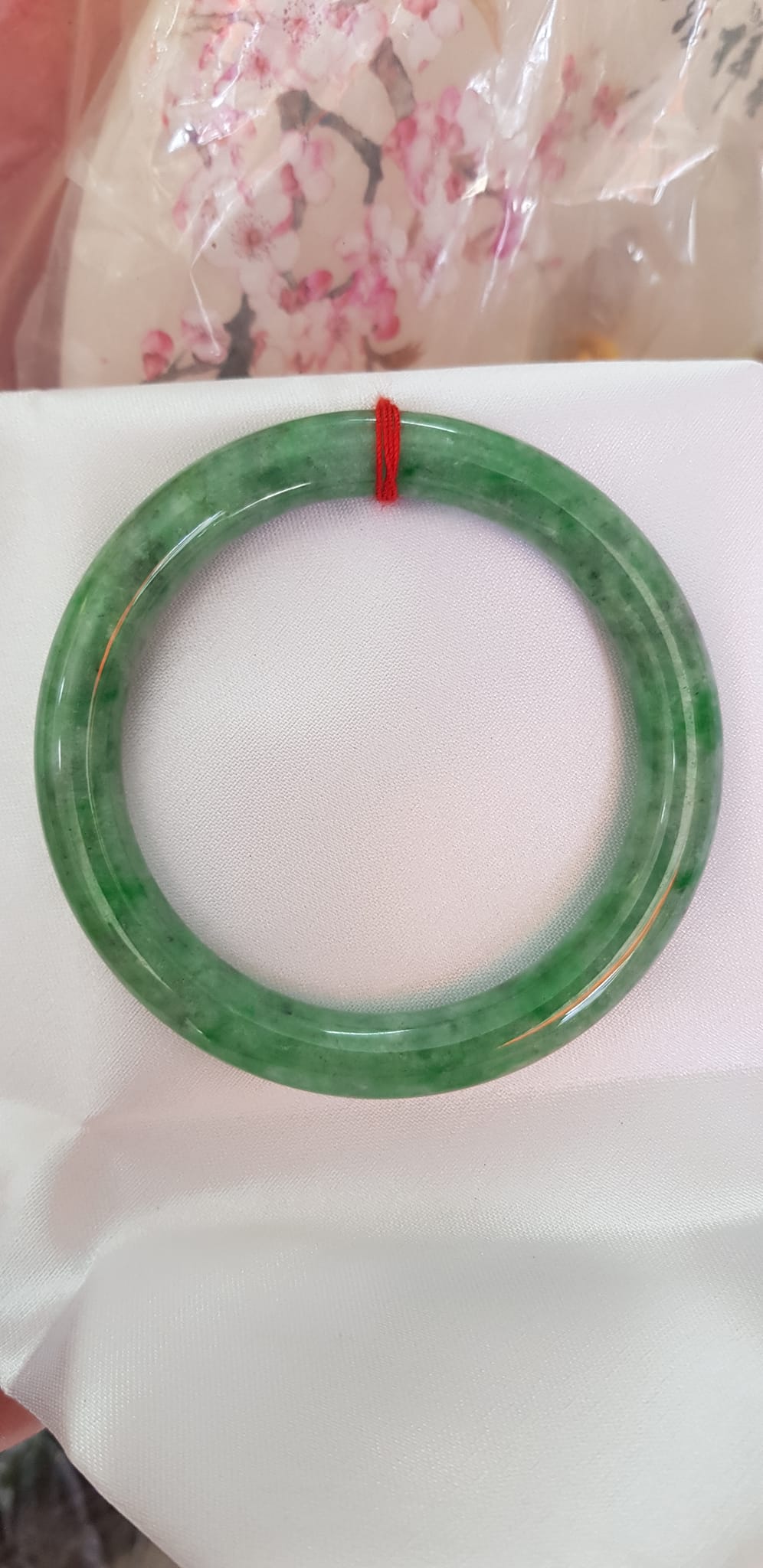 Vòng Cẩm Thạch tự nhiên sịn Đậu Lý I Sao 52mm x chột 8,2mm cao cấp sịn đẹp màu xanh đậu lý bông đều đẹp bóng nữ 52kg - 56kg đeo rất đẹp sang tay món quà tặng Mẹ , người thân ý nghĩa ạ