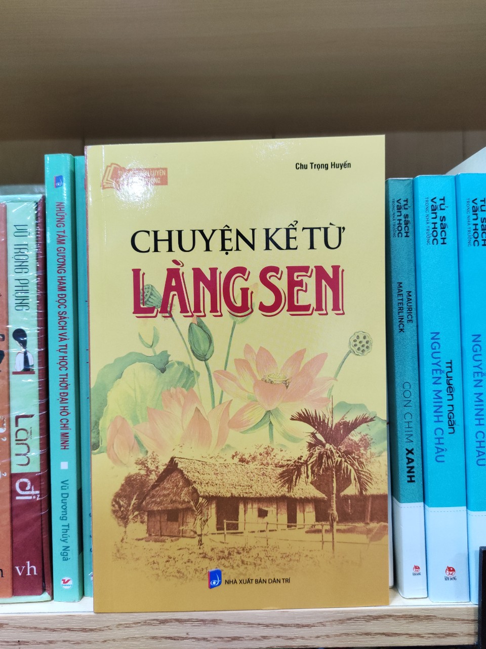 Tủ Sách Bác Hồ - Chuyện Kể Từ Làng Sen