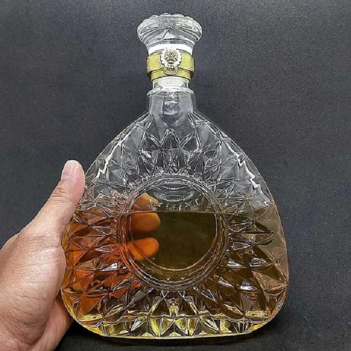 Chai Thủy Tinh X-O Tam Giác Đựng Rượu Dung Tích 750 ML Decor Nhà Cửa Cao Cấp