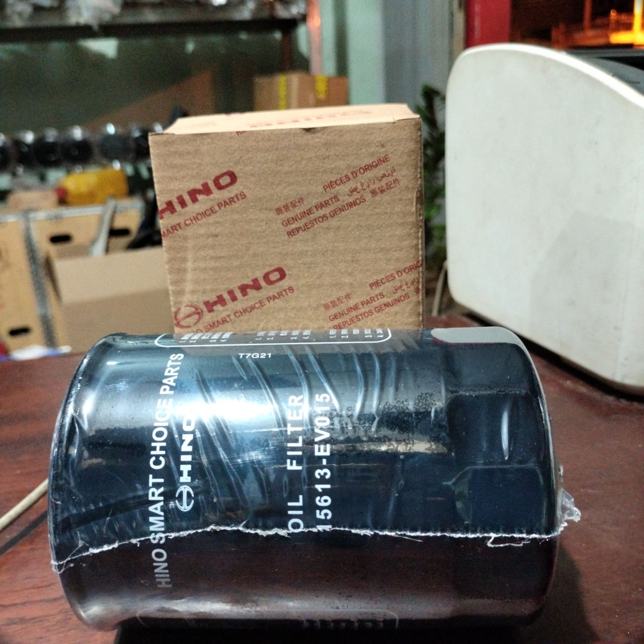 Lọc nhớt động cơ xe tải Hino Dutro 300 Seri, Isuzu, mã lọc 15613-EV015. Lỗ ren M23, thân d104*L157