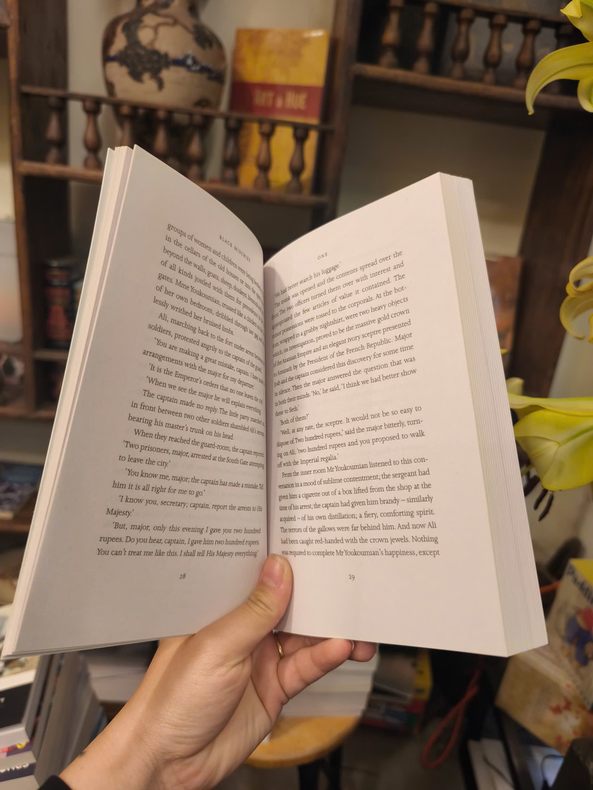 Sách - Black Mischief by Evelyn Waugh | Classics / Fiction / Ngoại văn Kinh điển Nhập khẩu