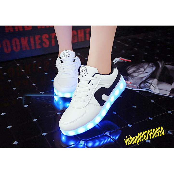 GIÀY PHÁT SÁNG VẠCH CONG ĐEN SÁNG 7 MÀU CỰC ĐẸ