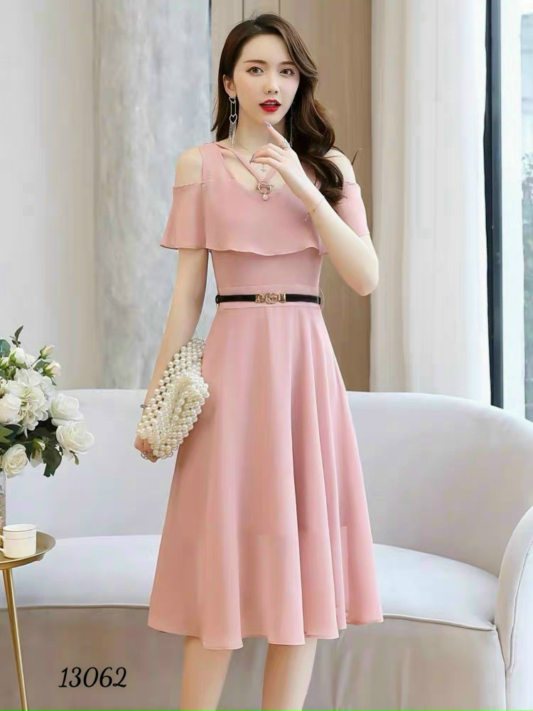 Đầm voan thiết kế khoét vai, dáng chuẩn, đủ size từ 40-65kg, kèm nịt.