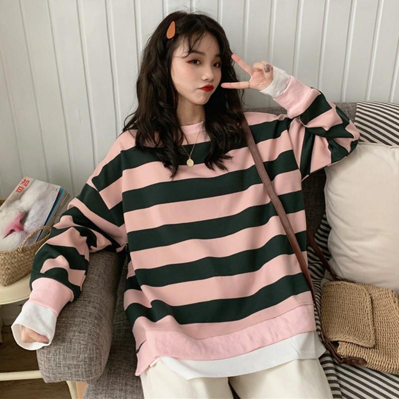 Áo thun dáng rộng tay dài phối hoạ tiết kẻ sọc