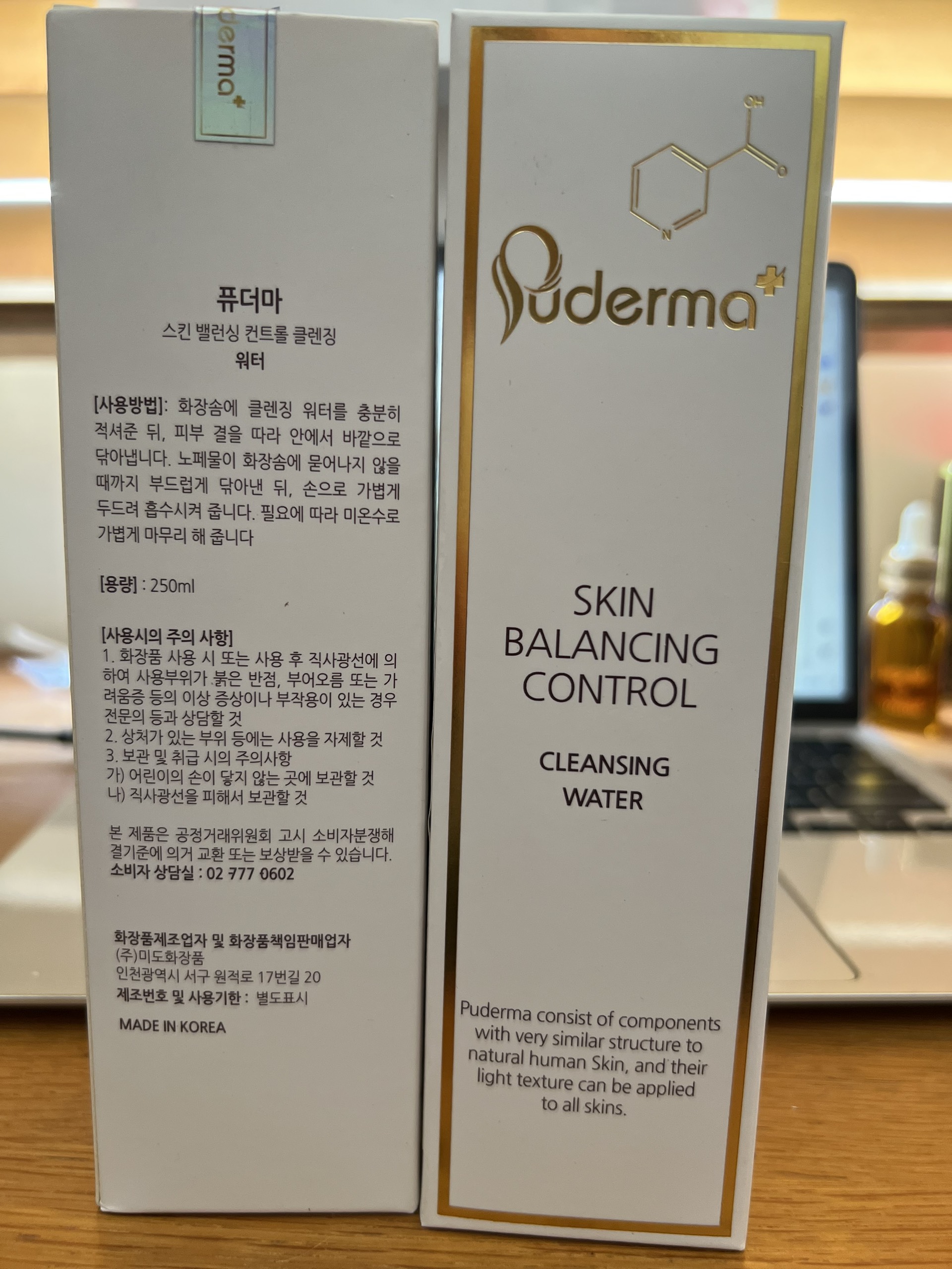 Nước Tẩy Trang PUDERMA SKIN BALANCING CONTROL CLEANSING WATER: làm sạch lớp bụi bẩn, bã nhờn, trang điểm, tế bào da chết bám trên da mặt, đồng thời dưỡng ẩm cho da, giúp làm se khít lỗ chân lông, mang lại làn da mịn màng, trắng sáng.