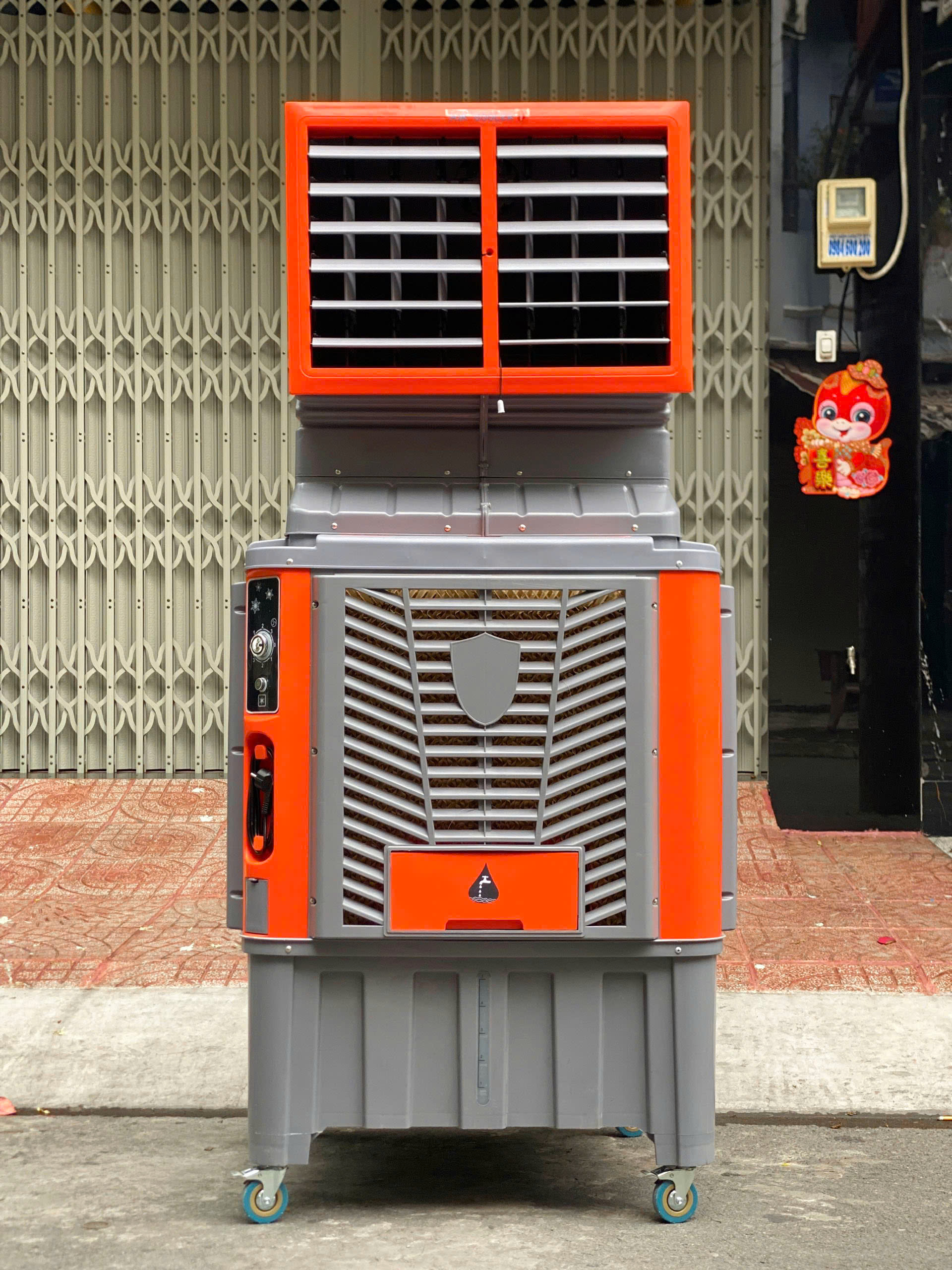 Quạt Điều Hòa Hơi Nước Công Nghiệp  Maki QF260 Dung Tích 130 Lít Công suất 1500W 4 Bánh Xe Di Chuyển Diện Tích Làm Mát Đến 150M2 Dùng Cho Công Nghiệp Diện Tích Lớn Đám Tiệc Sự Kiện Ngoài Trời hàng nhập khẩu