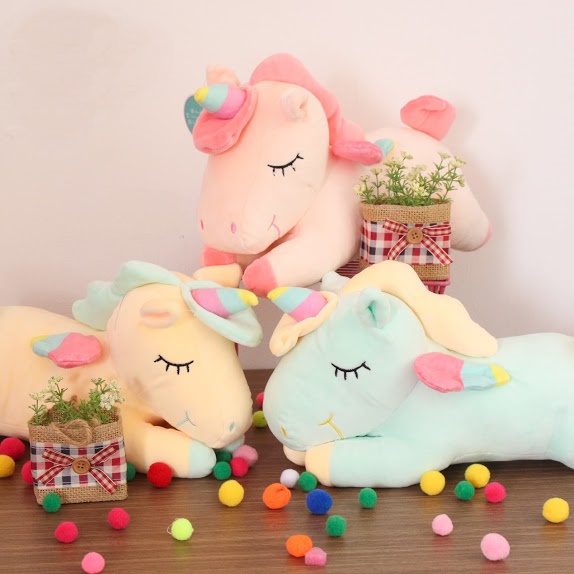 Thú bông kỳ lân cánh bảy màu lông mịn nằm