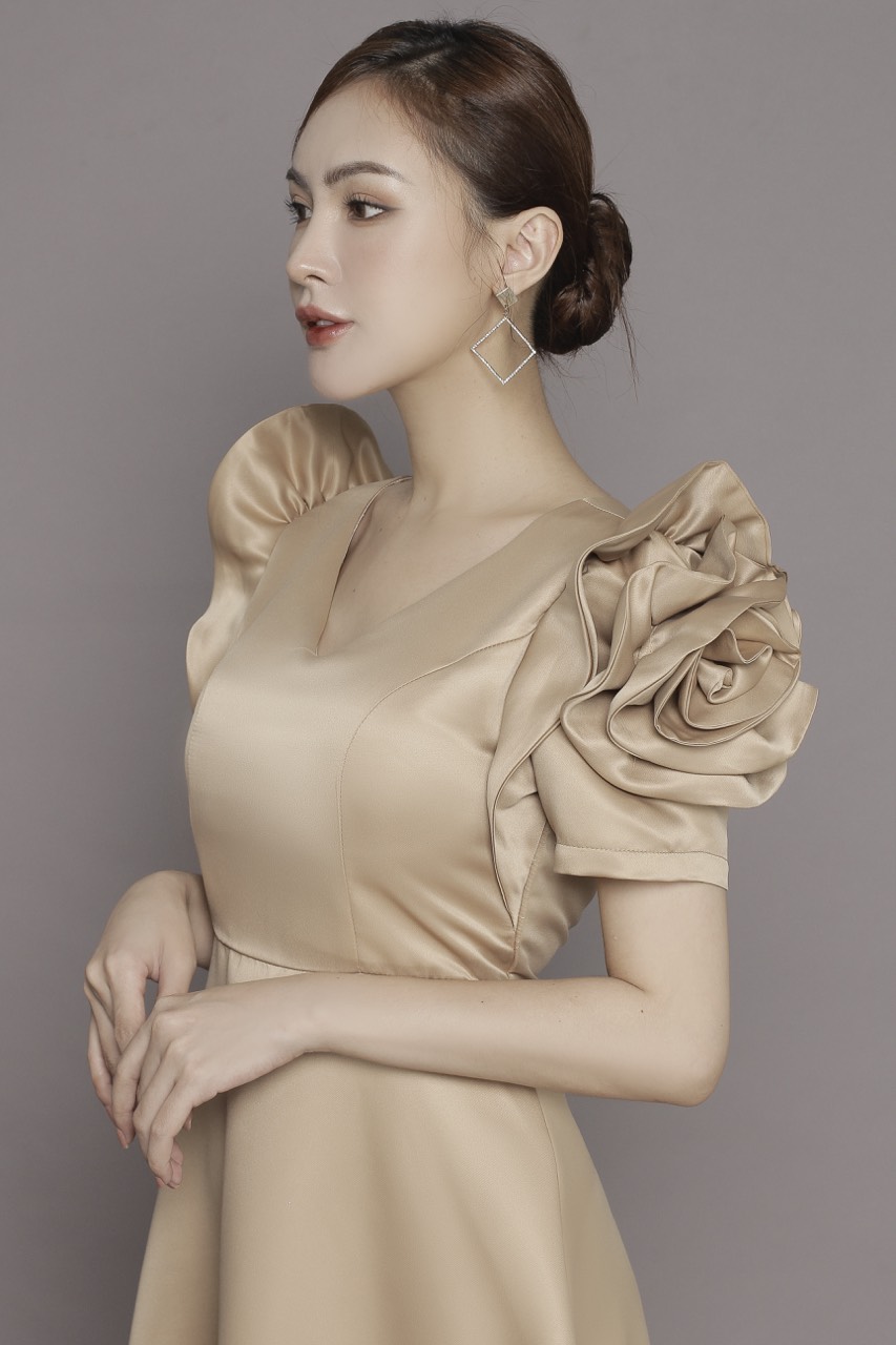 ĐẦM XÒE PHỐI TAY KẾT HOA SANG TRỌNG