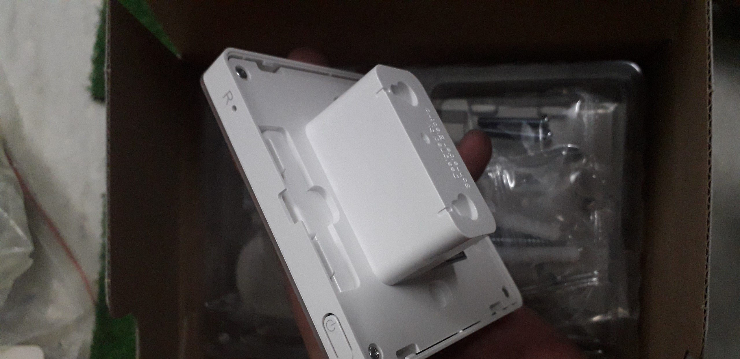 Bộ Điều khiển kết nối trung tâm CCT501400 Schneider ZigBee IP Gateway, RJ45/WiFi