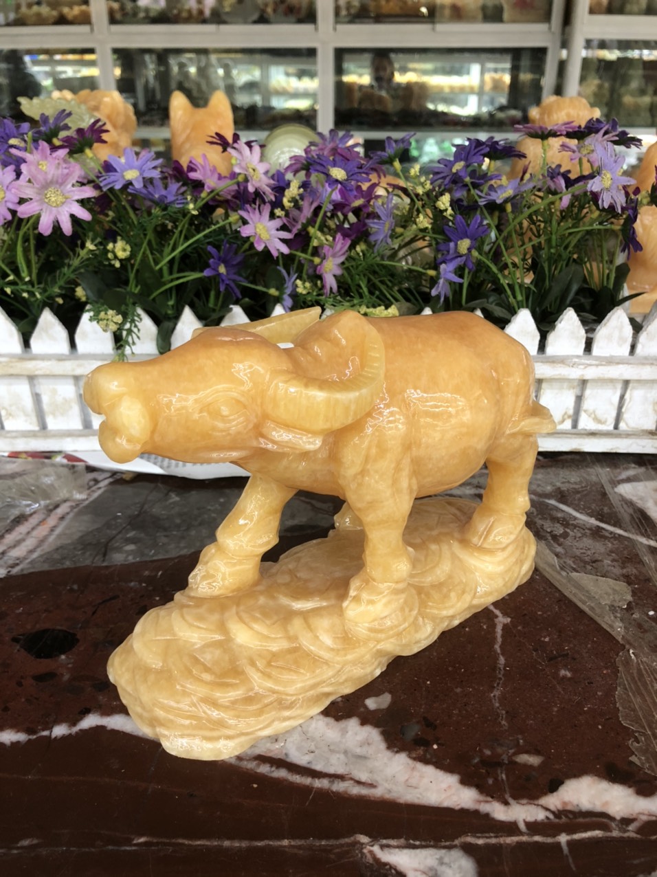 Tượng con Trâu giáp phong thủy đá ngọc hoàng long trang trí phòng khách, bàn làm việc - Dài 20 cm