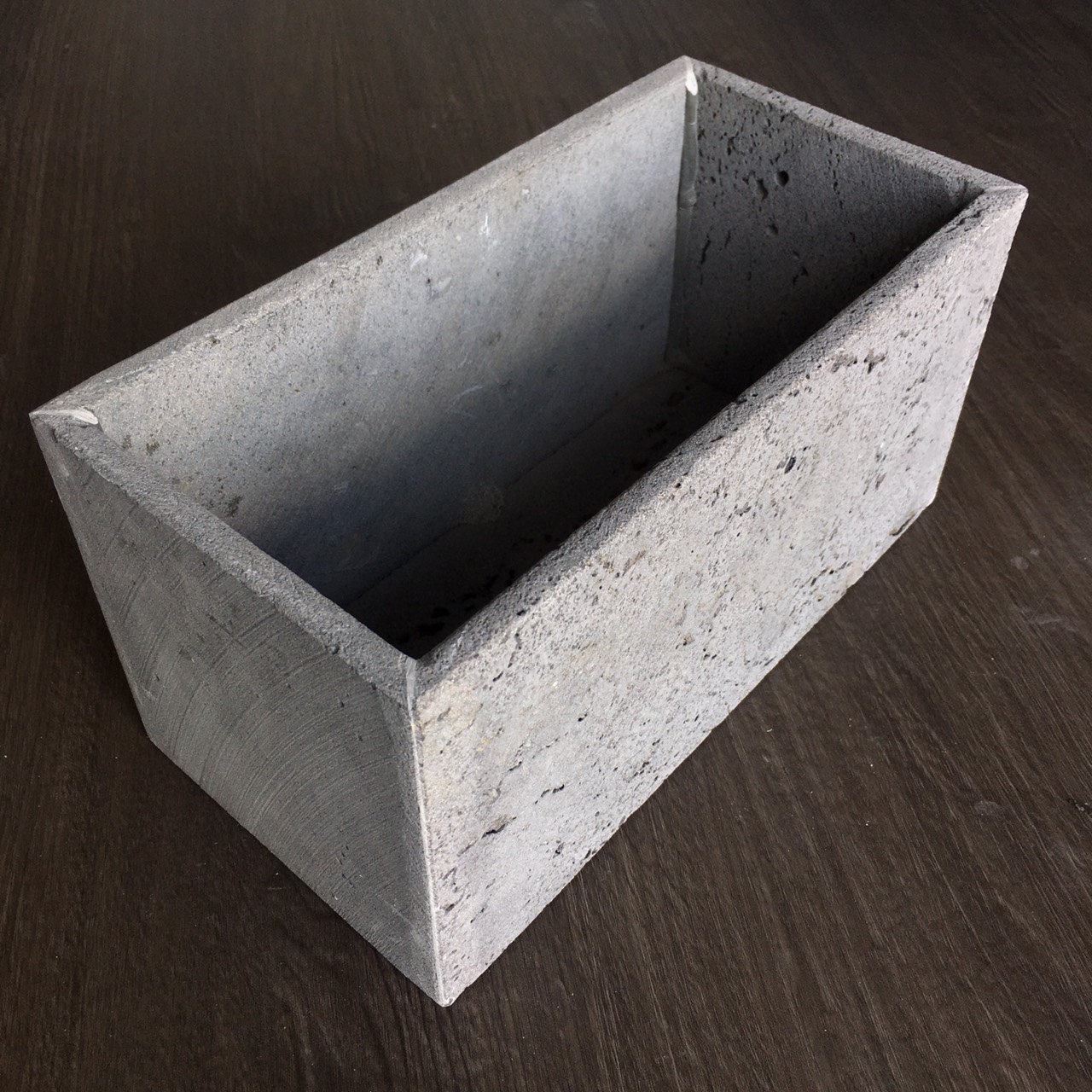 Chậu trồng cây treo tường sân vườn, giếng trời, ban công chung cư nhà phố dài 30xR15xC15cm bằng đá tổ ong tự nhiên  màu xám thô mộc