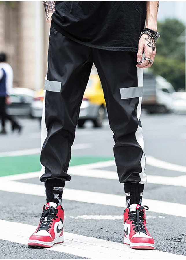 Quần jogger nam màu đen sọc trắng QDN003