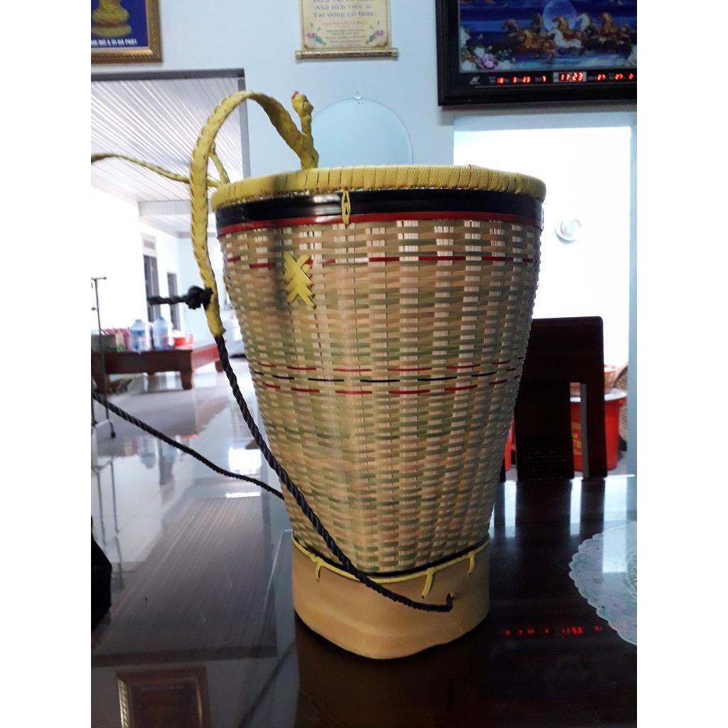 CHIẾC GÙI CỦA NGƯỜI ĐỒNG BÀO TÂY NGUYÊN
