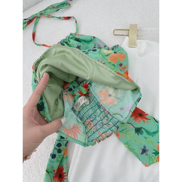 Set áo croptop cổ yếm hoa xanh lá cột dây lưng kèm quần suông trắng