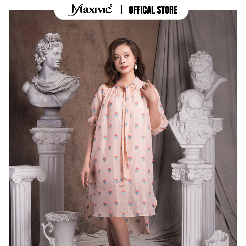 Đầm Voan Strawberry Clump Dáng Suông Xẻ Tà Maxivic M012310