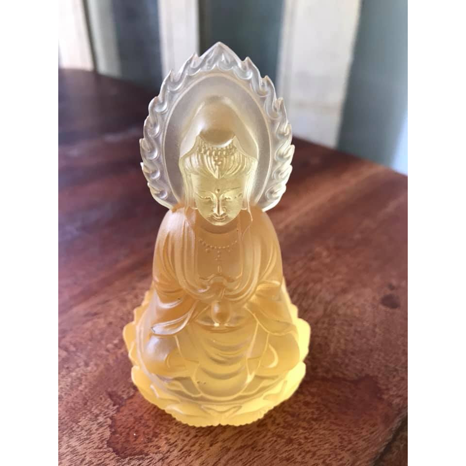 TƯỢNG PHẬT BÀ QUAN ÂM CÓ 2 MẶT CHẤT LIỆU ĐÁ LƯU LY VÀNG ANH TƯƠI ĐỂ XE HƠI HAY BÀN  CAO 10CM ĐK 6CM ANH CHỊ MẠNG KIM THỔ THỦY