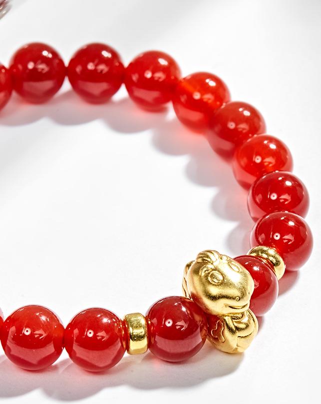 Vòng Tay Đá Mã Não Đỏ Charm Tuổi Tỵ Bạc Mạ Vàng 24K Ngọc Quý Gemstones