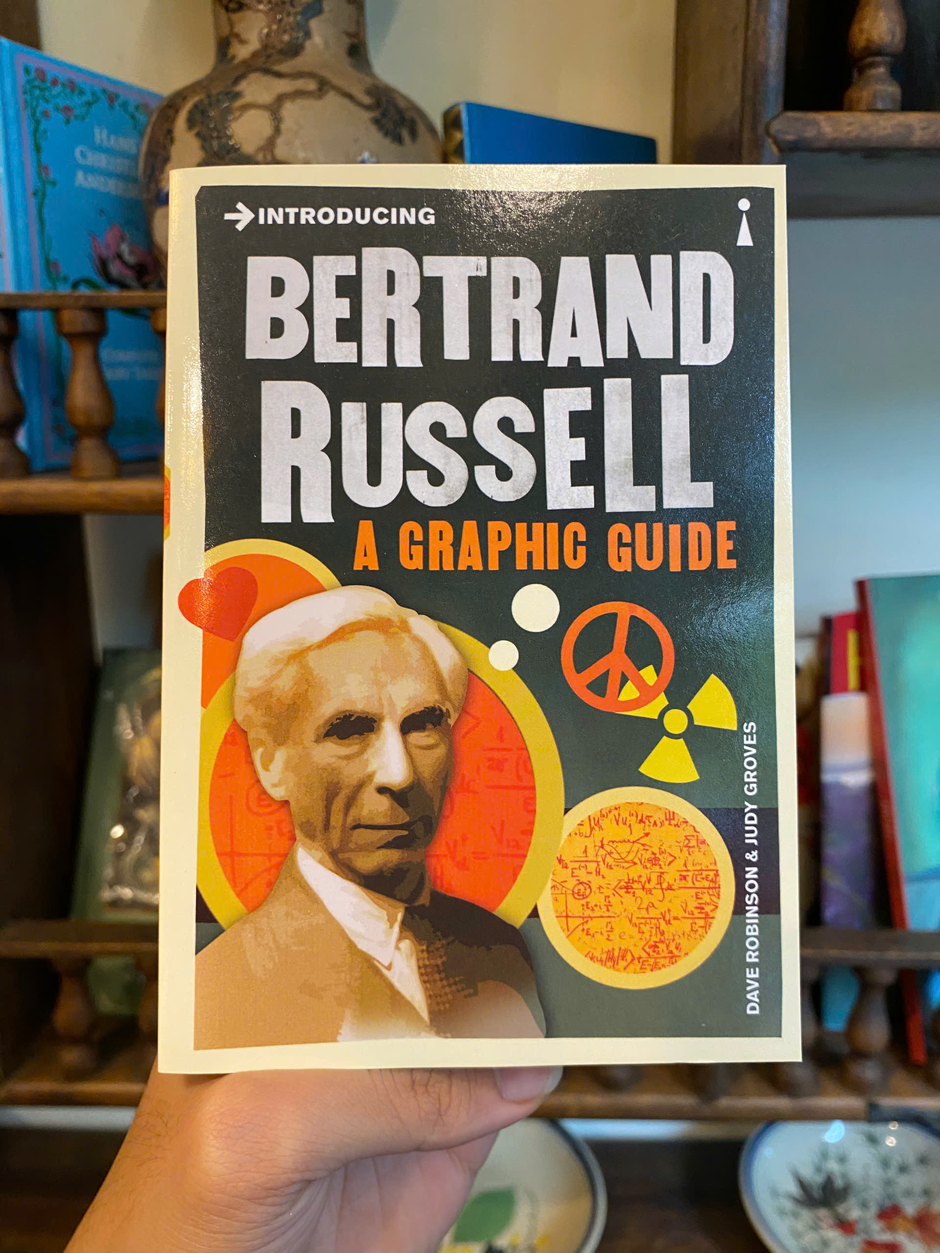 Sách - Introducing Bertrand Russell: A Graphic Guide by Dave Robinson | Philosophy Nonfiction