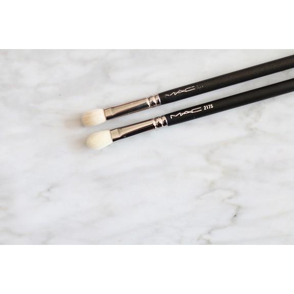 Cọ Tán Bầu Mắt MAC 217S - Mac Eyebrush