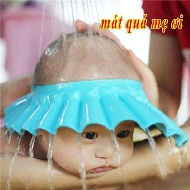 NÓN TẮM CHO BÉ KHỎI ƯỚT MẶT