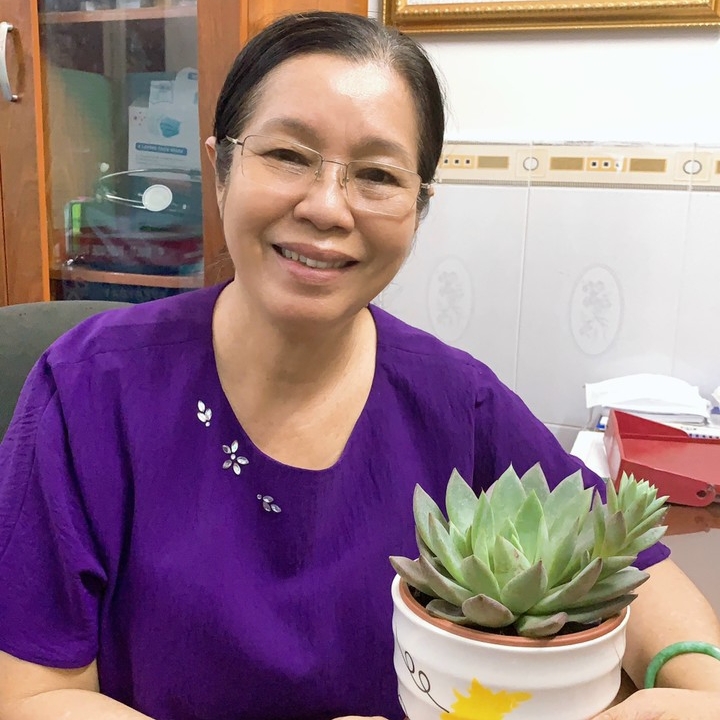 Áo trung niên iDiva A15-90, chất liệu lụa đũi cao cấp, đính đá sang trọng, dáng suông phù hợp U50 dự tiệc &amp; dạo phố